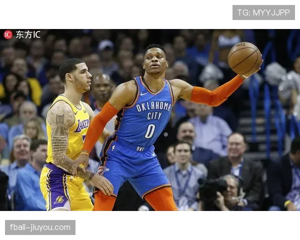 一次看懂！NBA赛场如何区分防守犯规与进攻犯规的具体判罚依据